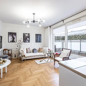 luksusowy-apartament-blisko-centrum-miejsce-postojowe-w-garazu.warsawhotelspoland.com/